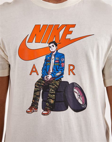 nike graphic tees.